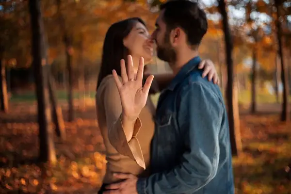 صورة تحتوي على حبيبين 
انواع سحر المحبة