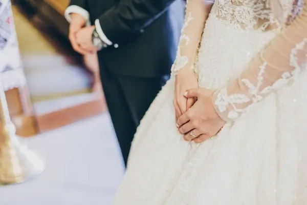 صورة تحتوي على زوجين جلب الرجال