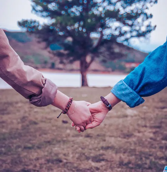 صورة تحتوي على يدين سحر المحبة بالصورة