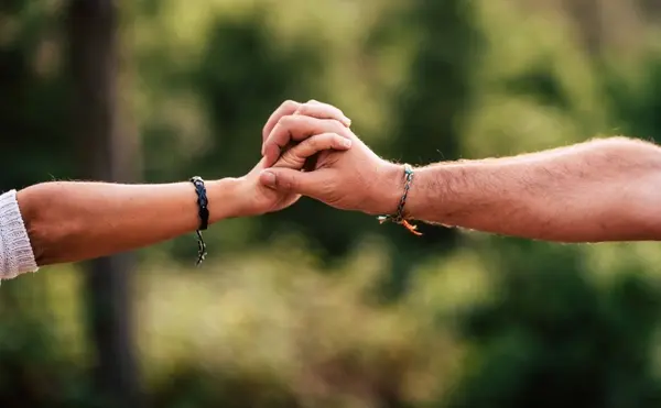 صورة تحتوي على يدين 
سحر المحبة والجلب