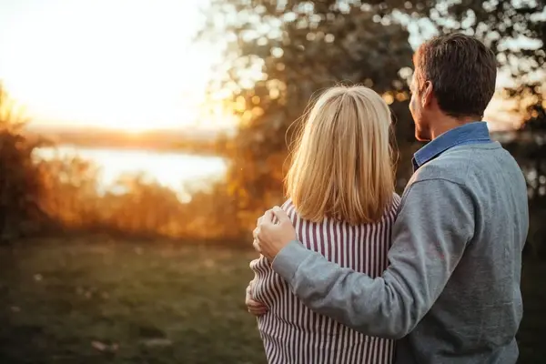 صورة تحتوي على شاب و فتاة 
عمل سحر المحبة