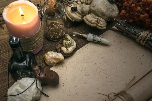 صورة تحتوي على أحجار و شموع اقوى طرق لجلب الحبيب