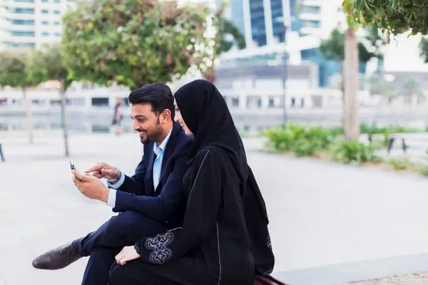 صورة تحتوي على حبيبين سحر جلب الحبيب بسرعة
