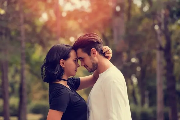 صورة تحتوي على حبيبين نتائج تهييج الحبيب كالمجنون