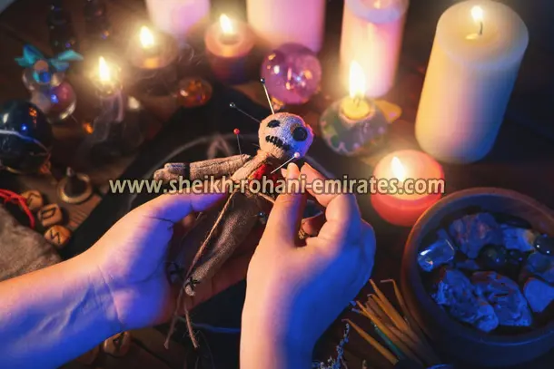 صورة تحتوي على شموع و دمية سحر التفريق بين الزوجين