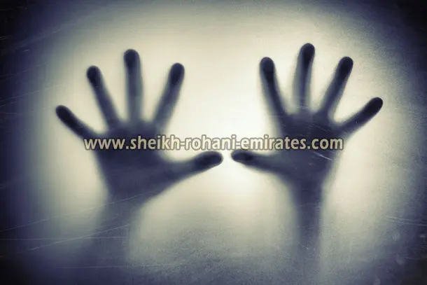 صورة تحتوي على يدين شيخ روحاني عماني مجرب