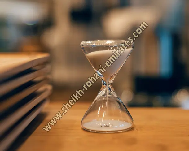 صورة تحتوي على ساعة رملية سحر المحبة في رمضان